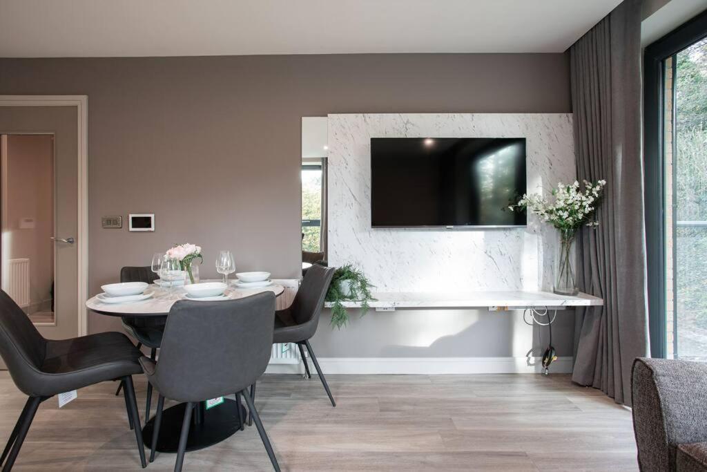 Modern 2Br With Balcony Next To The City Airport Bhd - Free Parking Belfast Luaran gambar