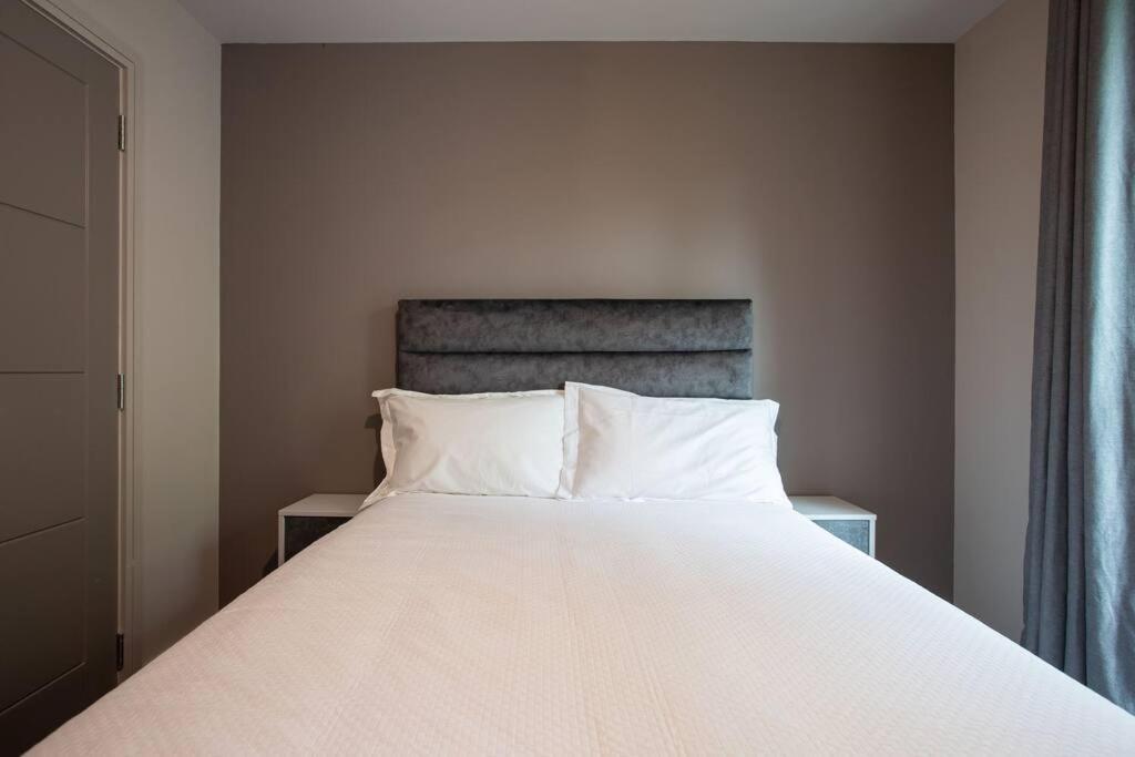 Modern 2Br With Balcony Next To The City Airport Bhd - Free Parking Belfast Luaran gambar