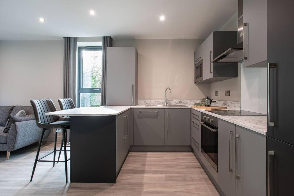 Modern 2Br With Balcony Next To The City Airport Bhd - Free Parking Belfast Luaran gambar