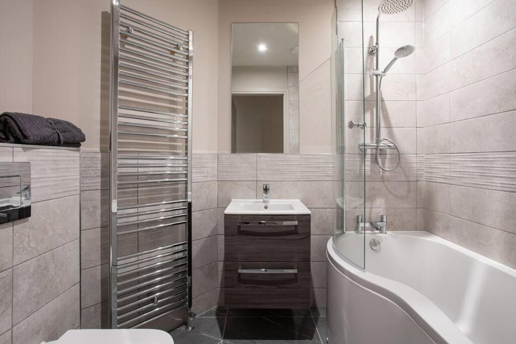 Modern 2Br With Balcony Next To The City Airport Bhd - Free Parking Belfast Luaran gambar