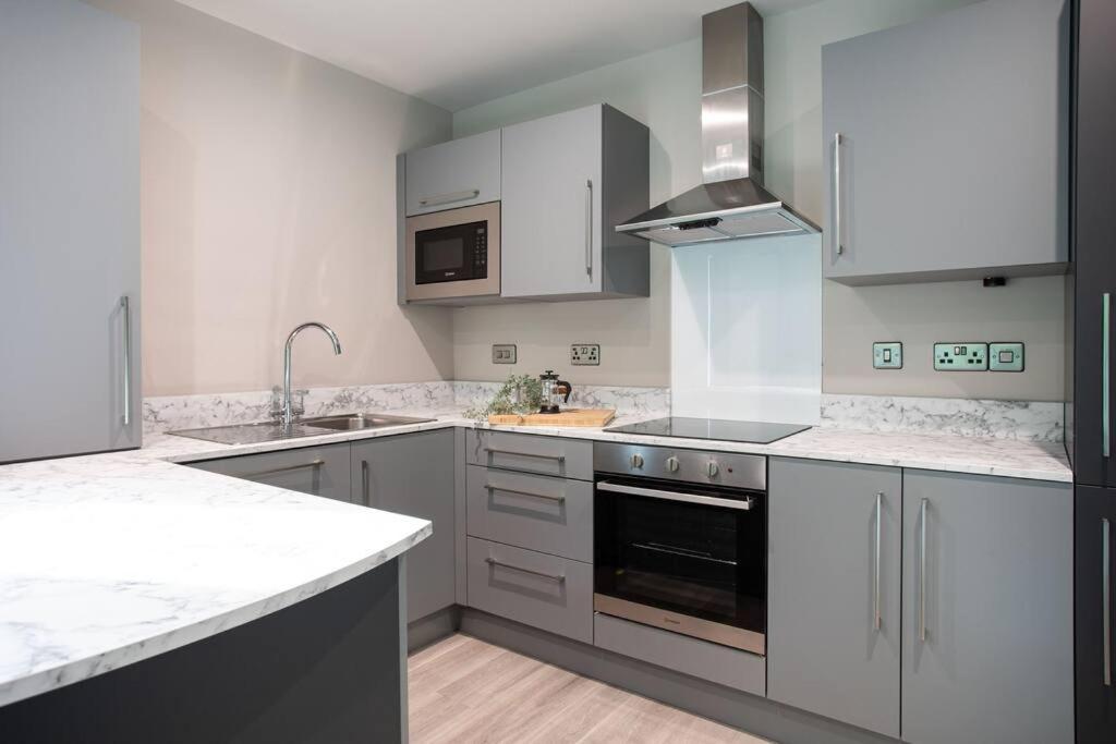 Modern 2Br With Balcony Next To The City Airport Bhd - Free Parking Belfast Luaran gambar
