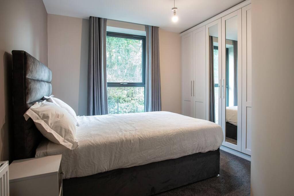 Modern 2Br With Balcony Next To The City Airport Bhd - Free Parking Belfast Luaran gambar